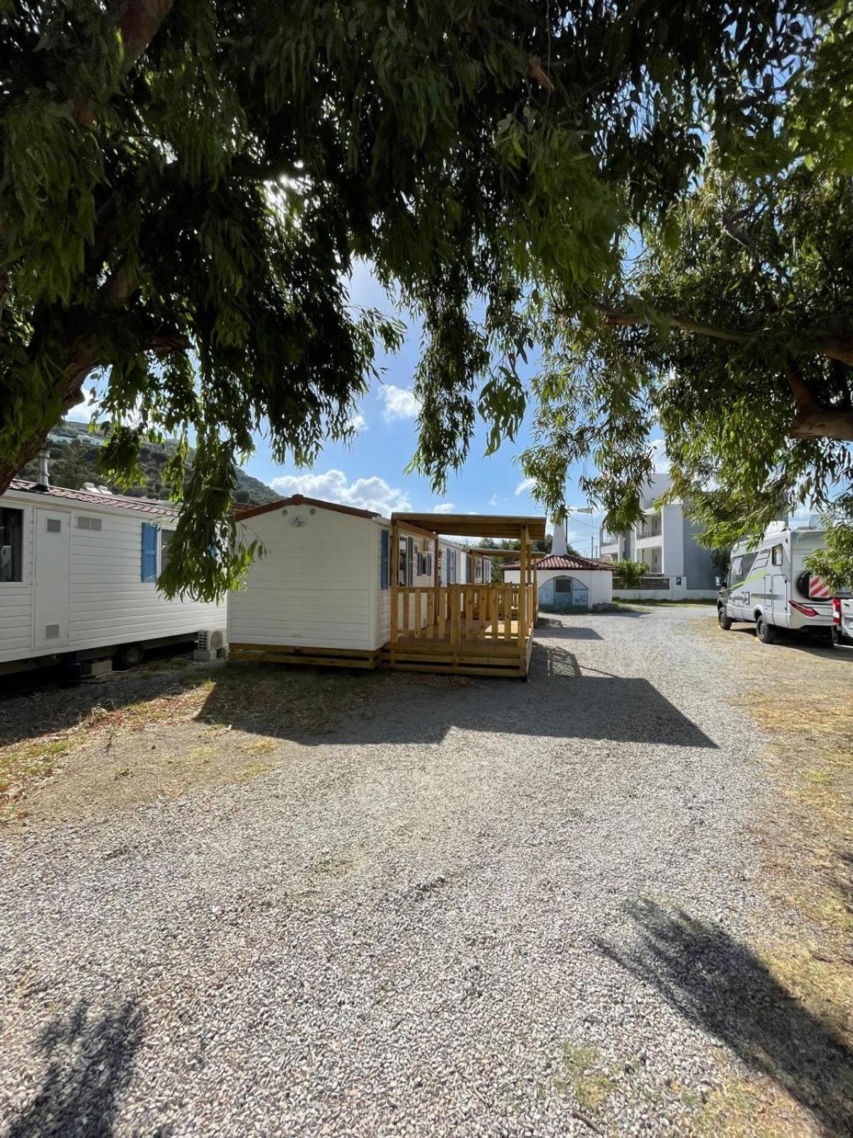 Happy Camp Mobilehomes In Apollonia Plakiás